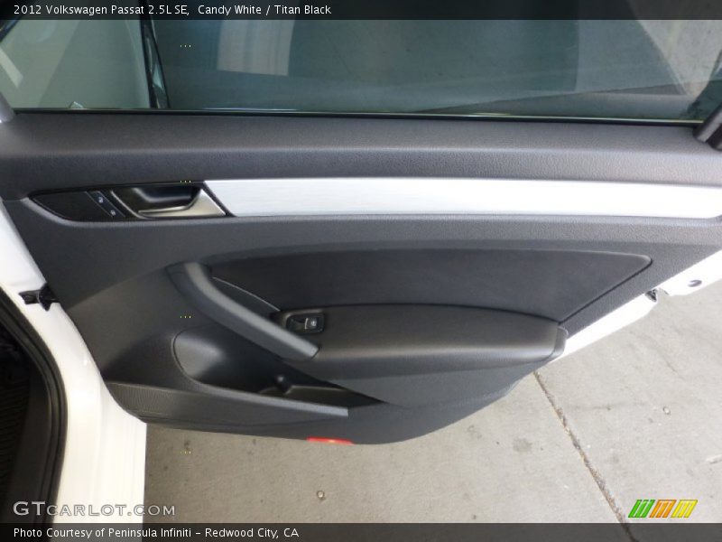 Candy White / Titan Black 2012 Volkswagen Passat 2.5L SE