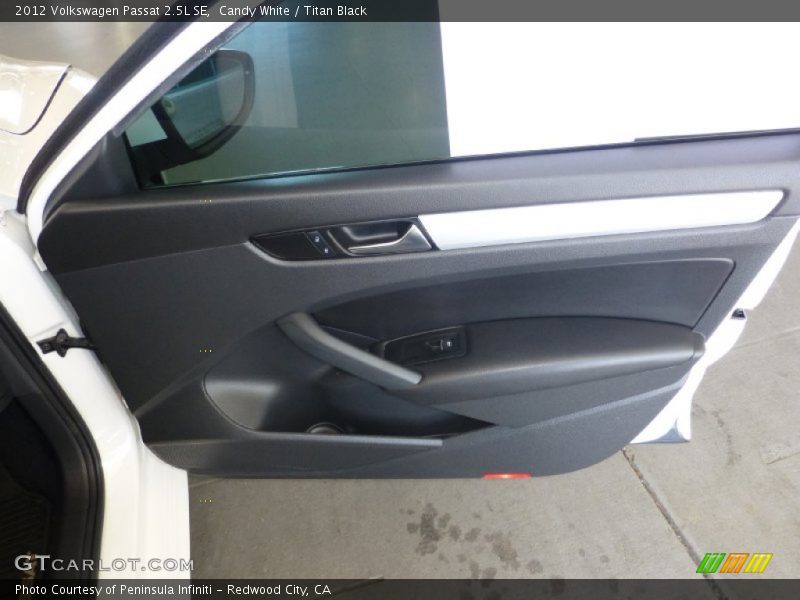 Candy White / Titan Black 2012 Volkswagen Passat 2.5L SE