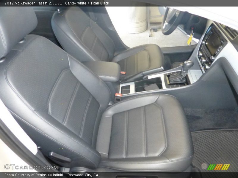 Candy White / Titan Black 2012 Volkswagen Passat 2.5L SE