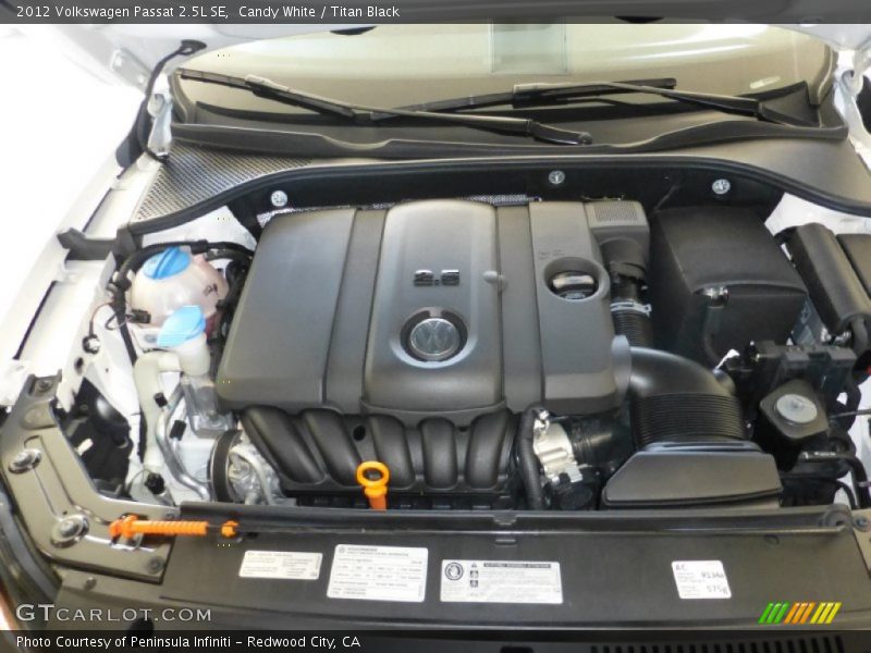 Candy White / Titan Black 2012 Volkswagen Passat 2.5L SE
