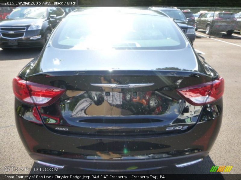 Black / Black 2016 Chrysler 200 S AWD