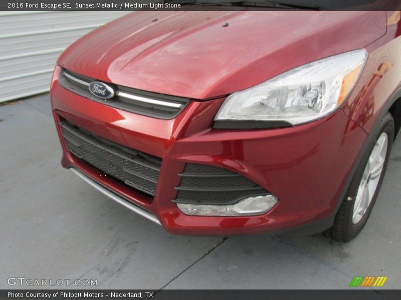 Sunset Metallic / Medium Light Stone 2016 Ford Escape SE