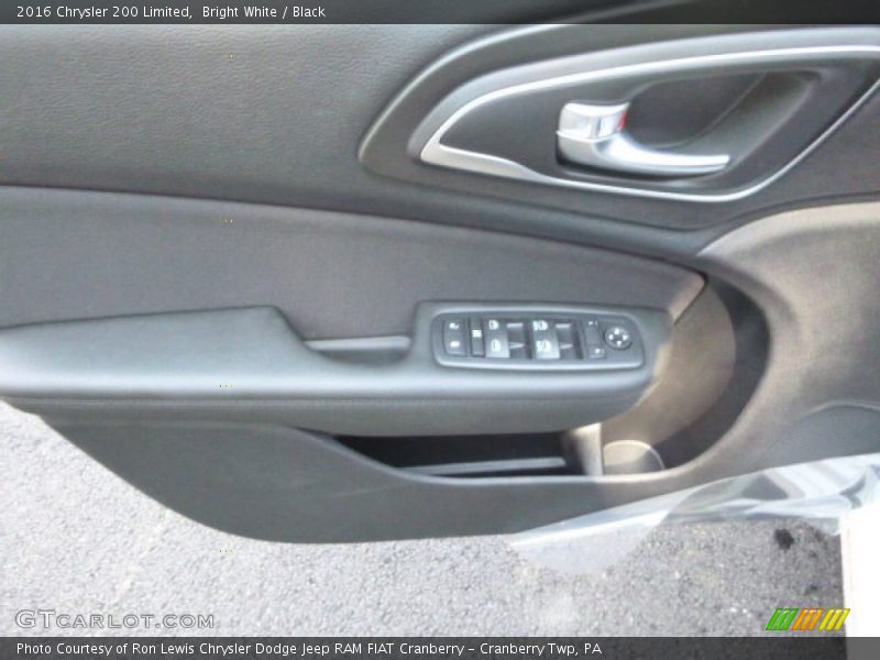 Bright White / Black 2016 Chrysler 200 Limited