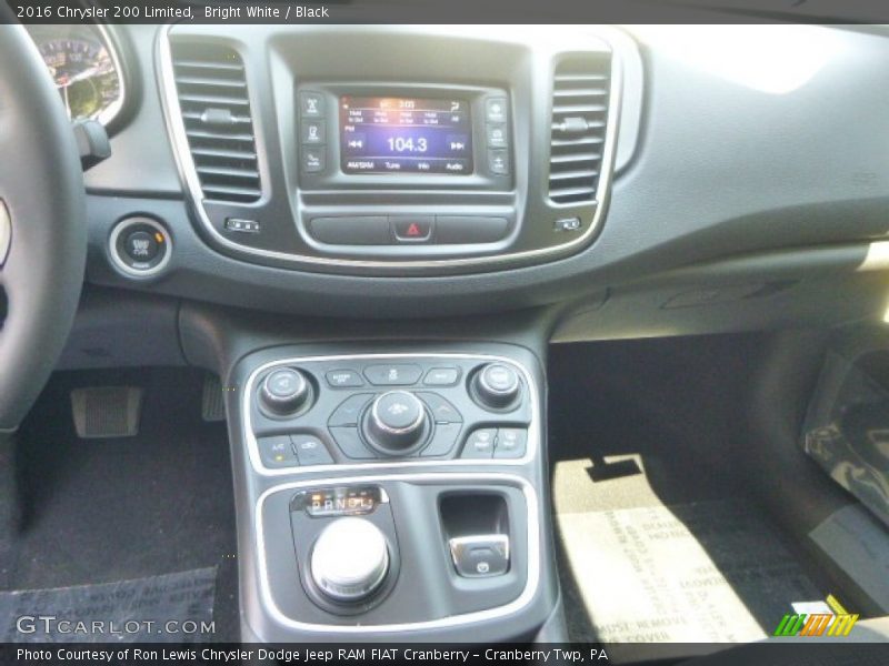 Bright White / Black 2016 Chrysler 200 Limited