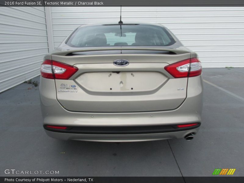 Tectonic Metallic / Charcoal Black 2016 Ford Fusion SE