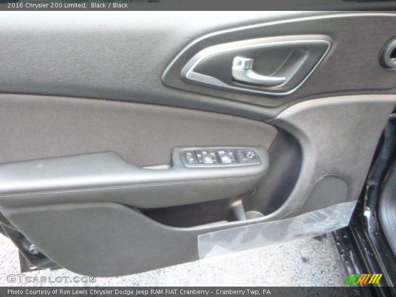 Black / Black 2016 Chrysler 200 Limited
