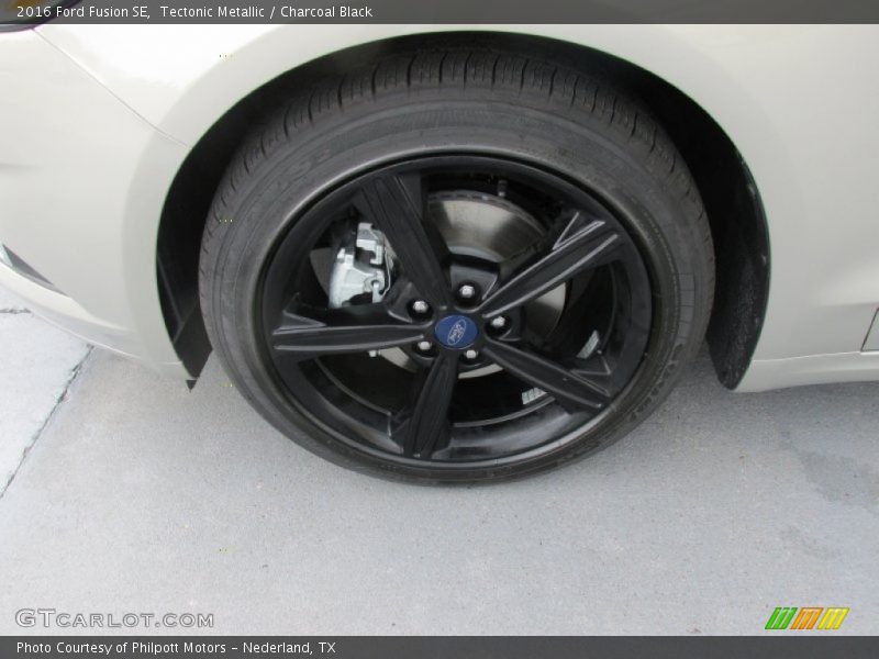 Tectonic Metallic / Charcoal Black 2016 Ford Fusion SE