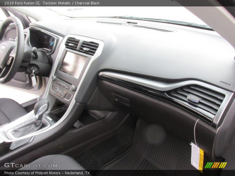 Tectonic Metallic / Charcoal Black 2016 Ford Fusion SE