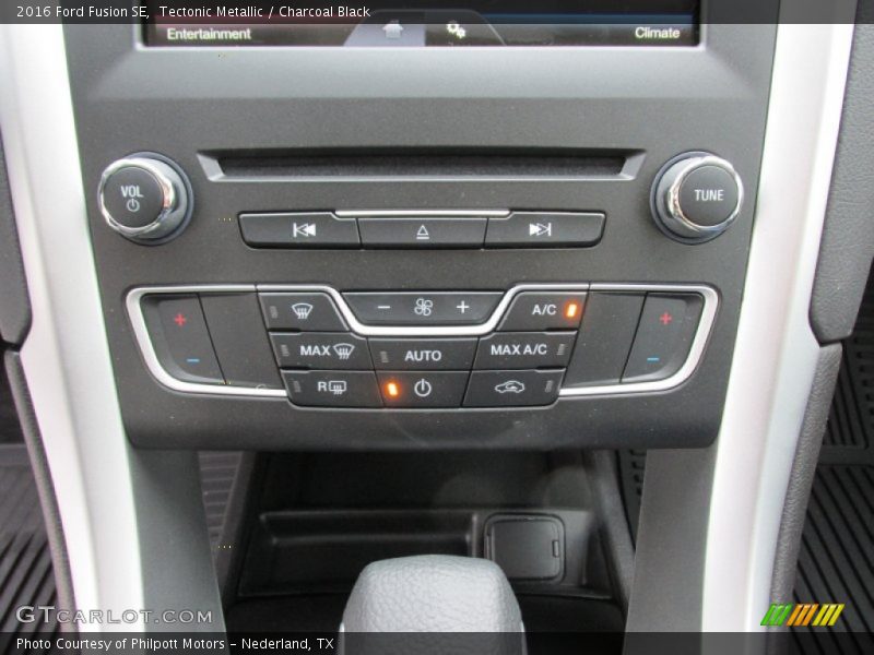 Tectonic Metallic / Charcoal Black 2016 Ford Fusion SE