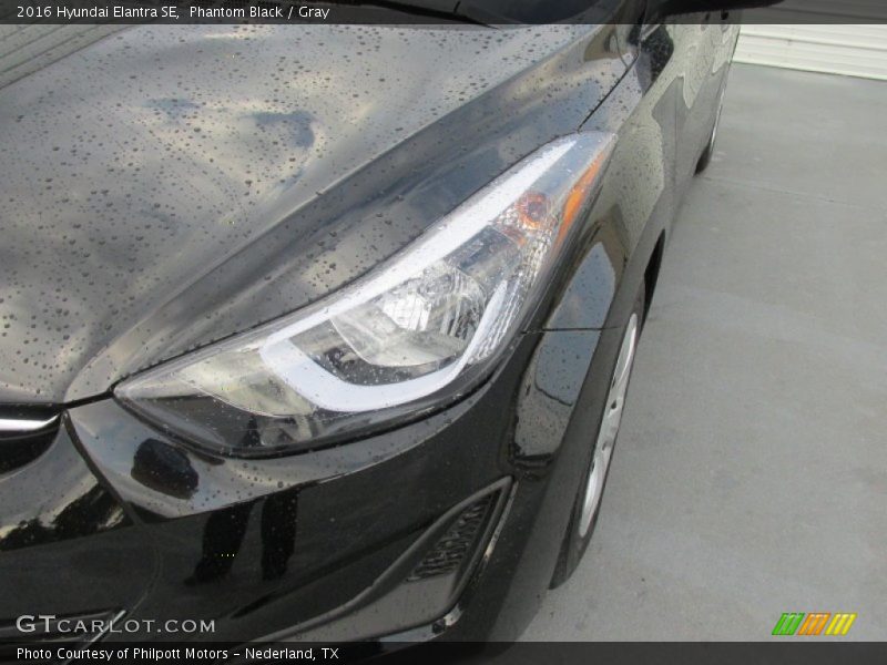 Phantom Black / Gray 2016 Hyundai Elantra SE
