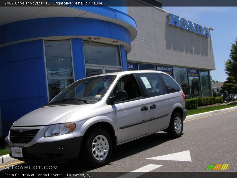 Bright Silver Metallic / Taupe 2002 Chrysler Voyager eC