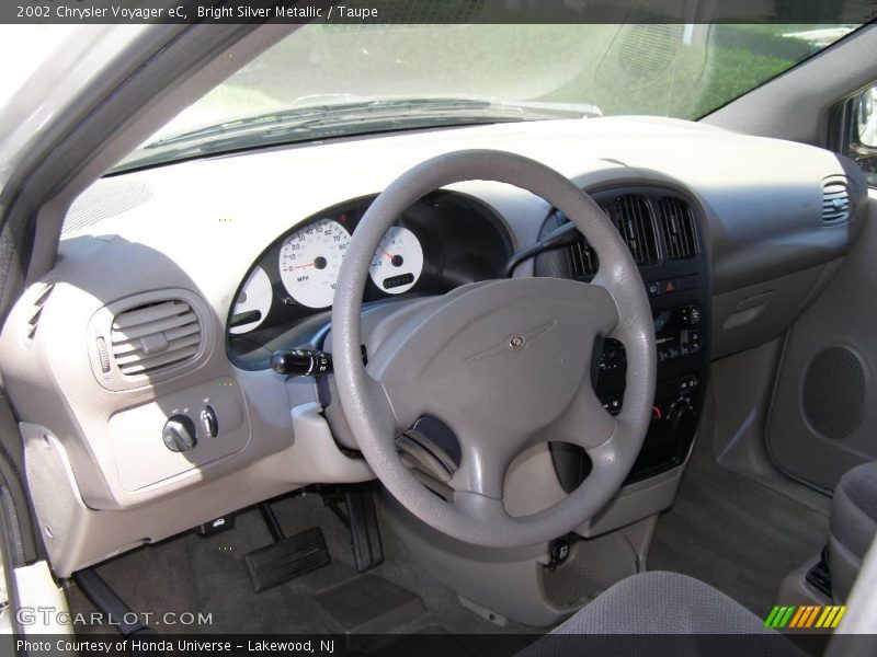 Bright Silver Metallic / Taupe 2002 Chrysler Voyager eC