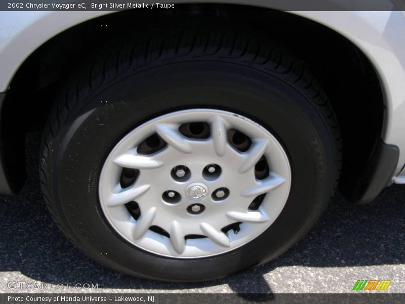 Bright Silver Metallic / Taupe 2002 Chrysler Voyager eC