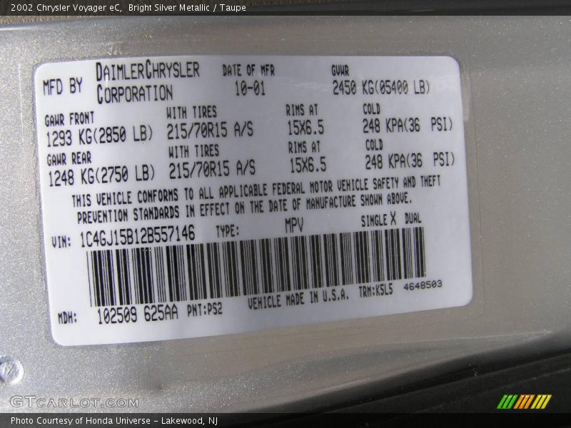 Bright Silver Metallic / Taupe 2002 Chrysler Voyager eC