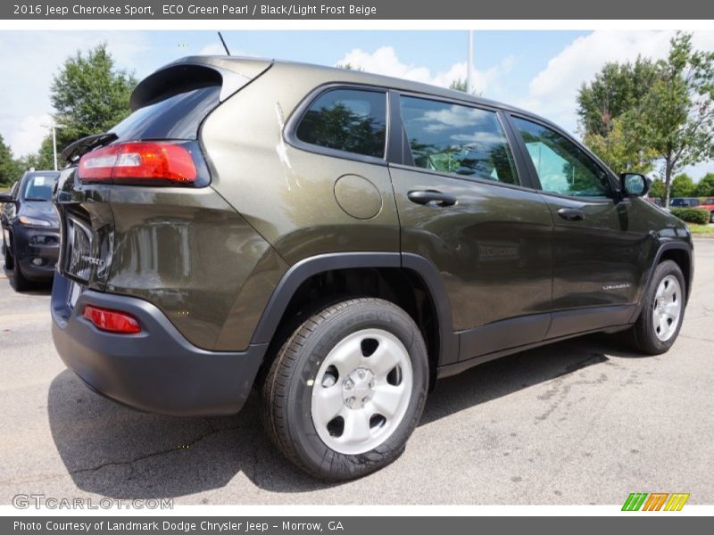 ECO Green Pearl / Black/Light Frost Beige 2016 Jeep Cherokee Sport