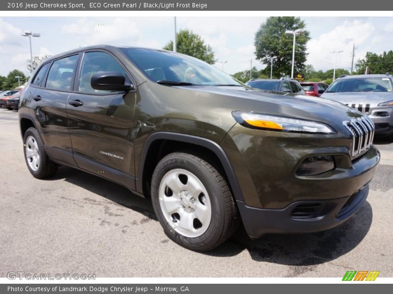 Front 3/4 View of 2016 Cherokee Sport