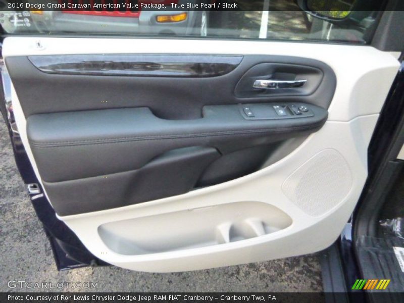 True Blue Pearl / Black 2016 Dodge Grand Caravan American Value Package