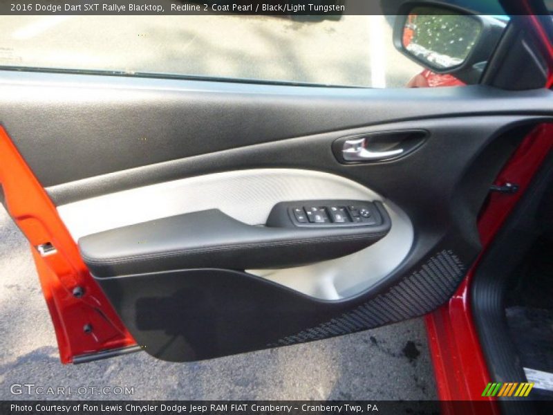 Door Panel of 2016 Dart SXT Rallye Blacktop