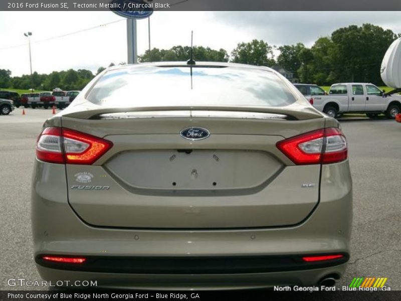 Tectonic Metallic / Charcoal Black 2016 Ford Fusion SE