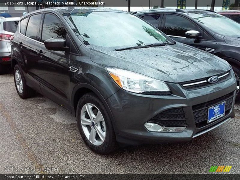 Magnetic Metallic / Charcoal Black 2016 Ford Escape SE
