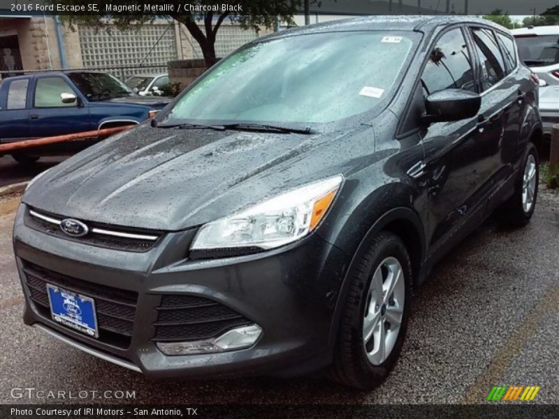Magnetic Metallic / Charcoal Black 2016 Ford Escape SE