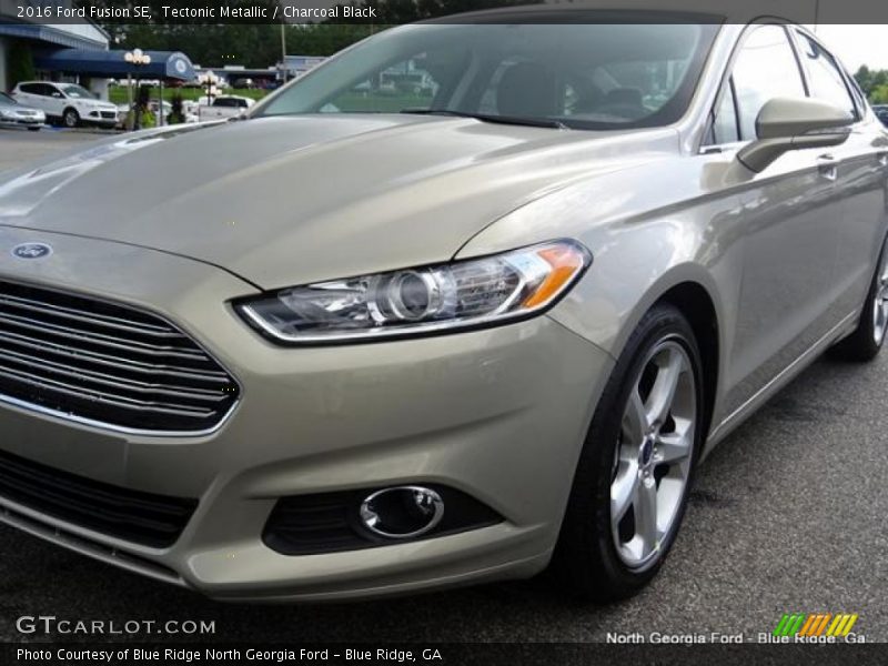 Tectonic Metallic / Charcoal Black 2016 Ford Fusion SE