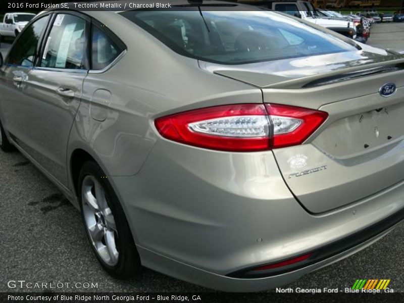 Tectonic Metallic / Charcoal Black 2016 Ford Fusion SE