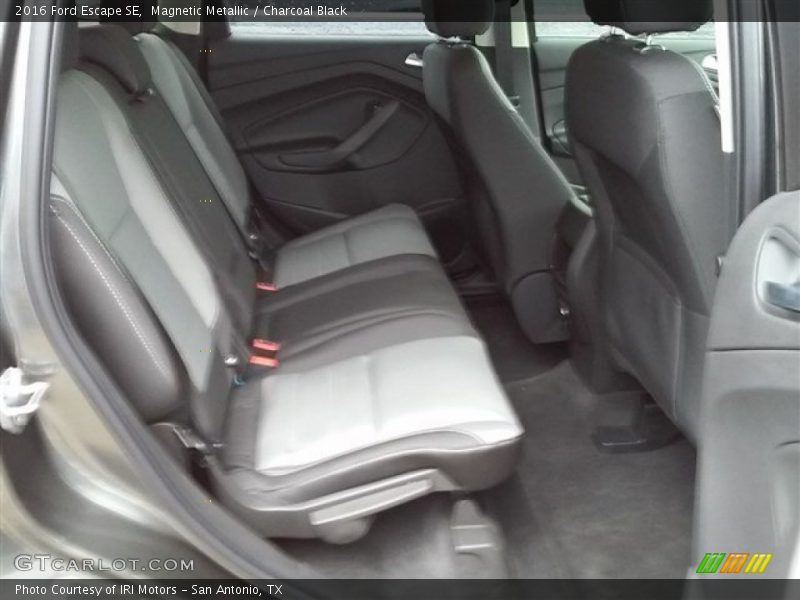 Magnetic Metallic / Charcoal Black 2016 Ford Escape SE