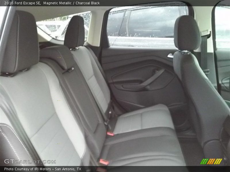 Magnetic Metallic / Charcoal Black 2016 Ford Escape SE