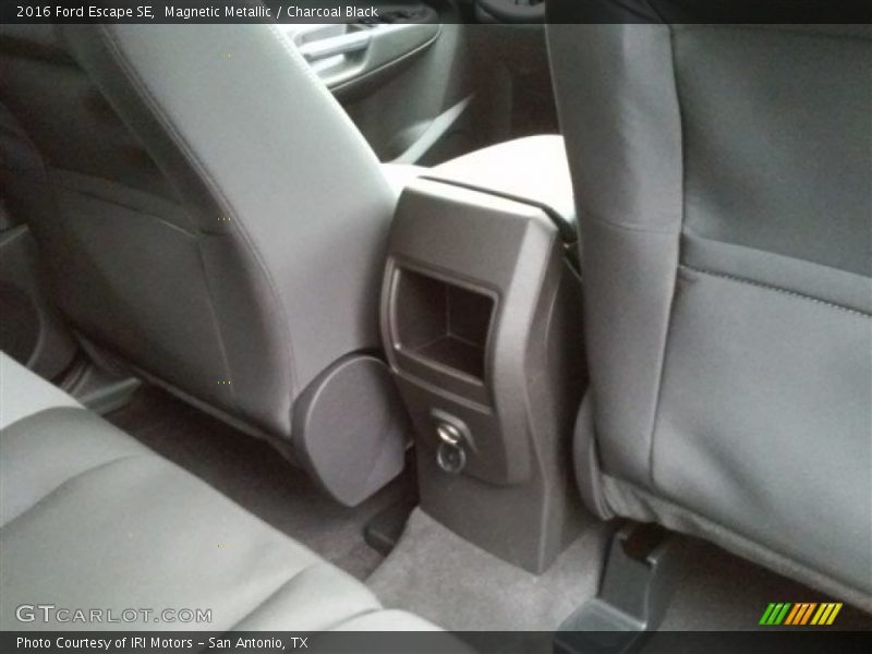 Magnetic Metallic / Charcoal Black 2016 Ford Escape SE