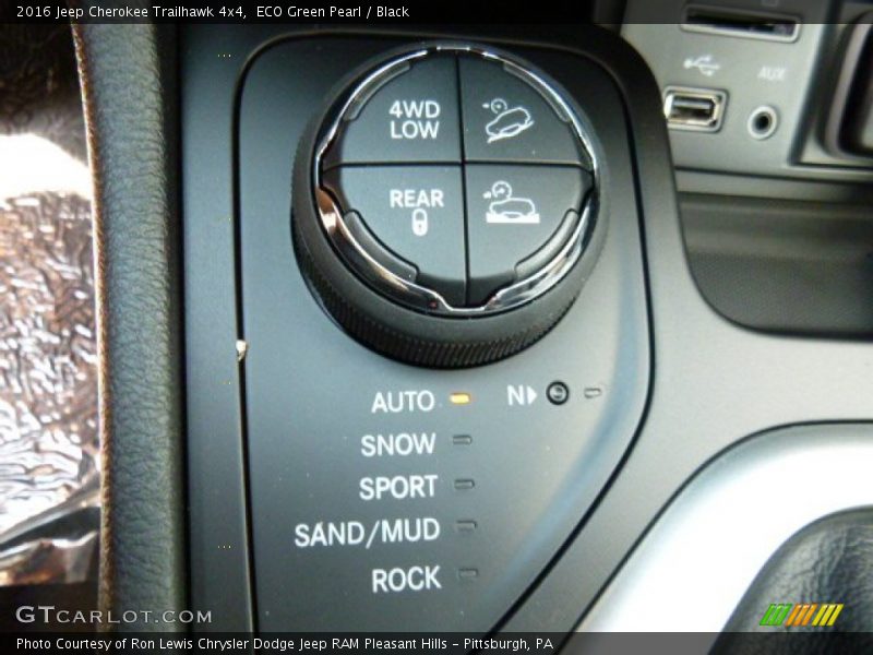 Controls of 2016 Cherokee Trailhawk 4x4