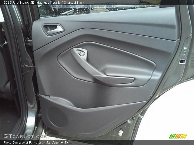 Magnetic Metallic / Charcoal Black 2016 Ford Escape SE
