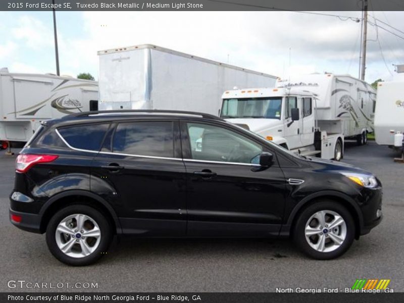 Tuxedo Black Metallic / Medium Light Stone 2015 Ford Escape SE