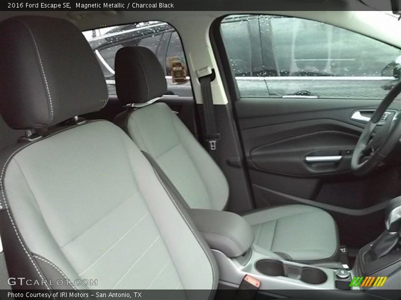 Magnetic Metallic / Charcoal Black 2016 Ford Escape SE