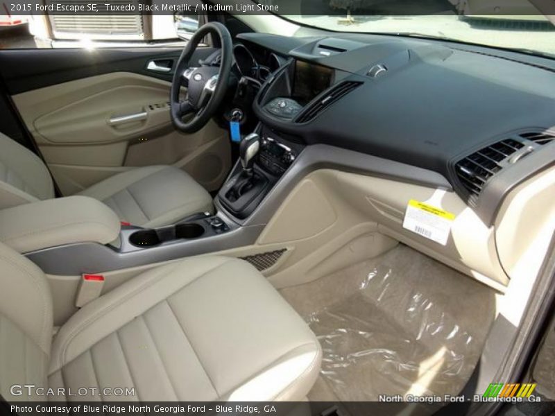 Tuxedo Black Metallic / Medium Light Stone 2015 Ford Escape SE