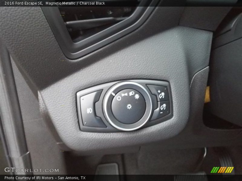Magnetic Metallic / Charcoal Black 2016 Ford Escape SE