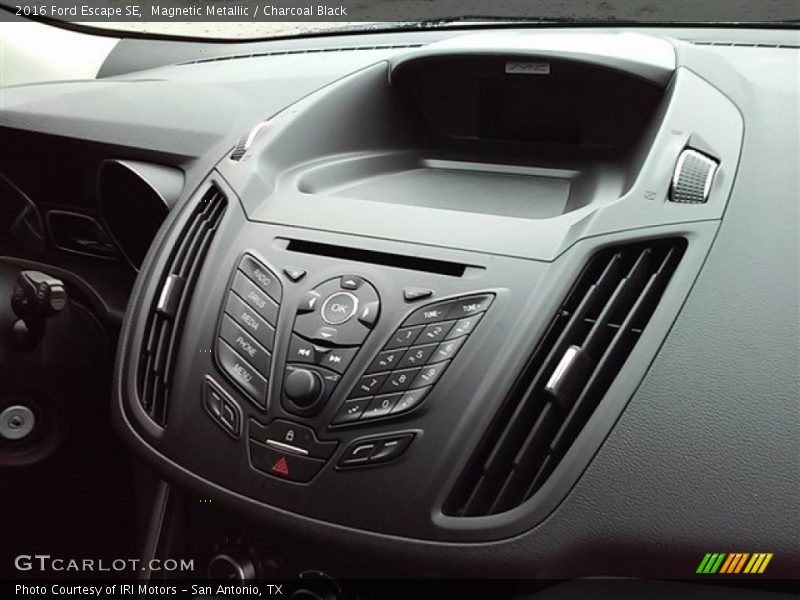 Magnetic Metallic / Charcoal Black 2016 Ford Escape SE