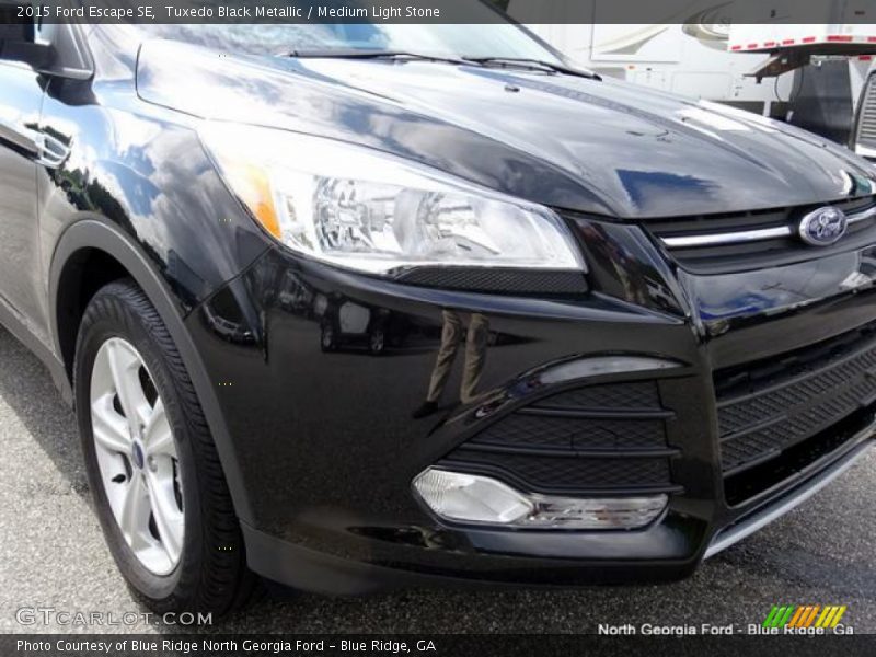 Tuxedo Black Metallic / Medium Light Stone 2015 Ford Escape SE