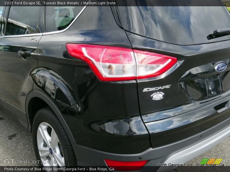 Tuxedo Black Metallic / Medium Light Stone 2015 Ford Escape SE