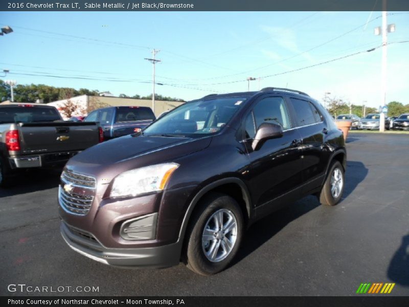 Front 3/4 View of 2016 Trax LT