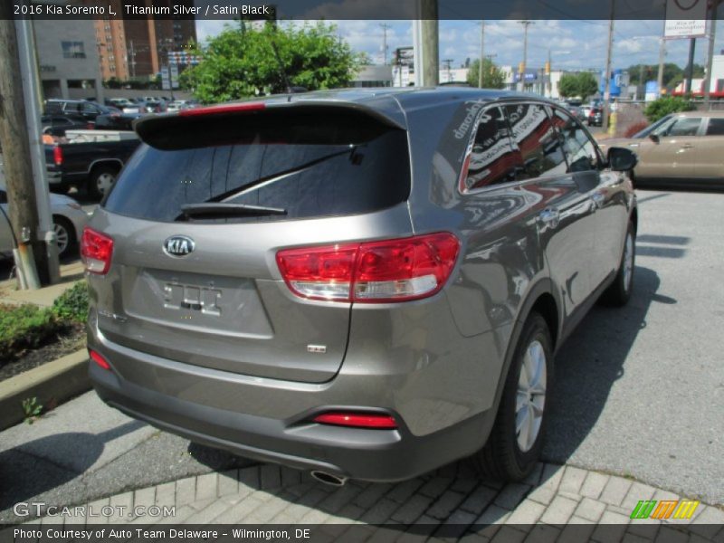 Titanium Silver / Satin Black 2016 Kia Sorento L