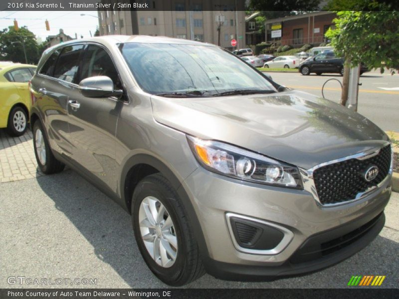 Titanium Silver / Satin Black 2016 Kia Sorento L