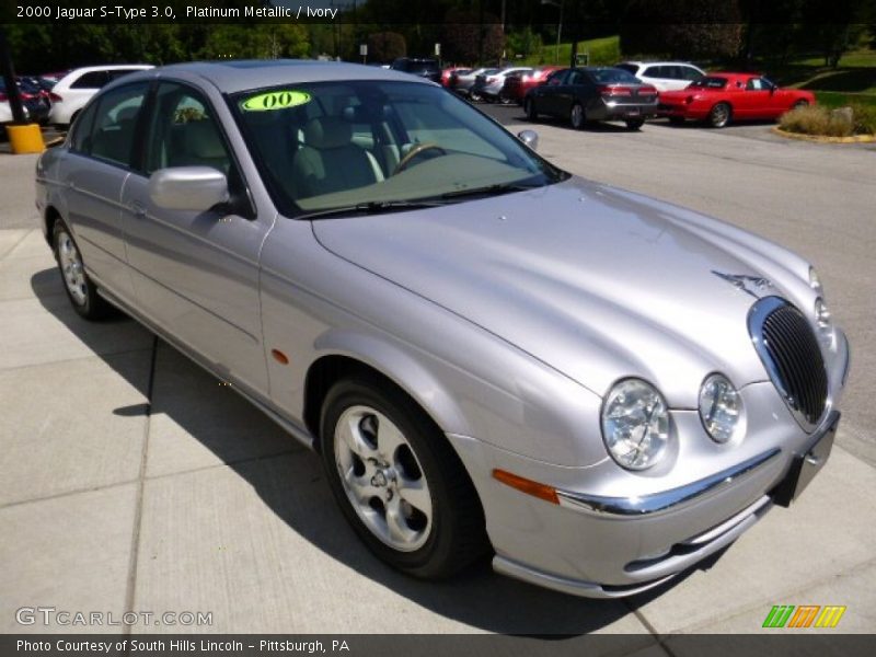 Front 3/4 View of 2000 S-Type 3.0