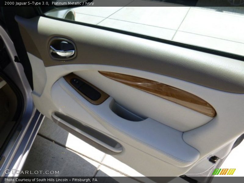 Platinum Metallic / Ivory 2000 Jaguar S-Type 3.0