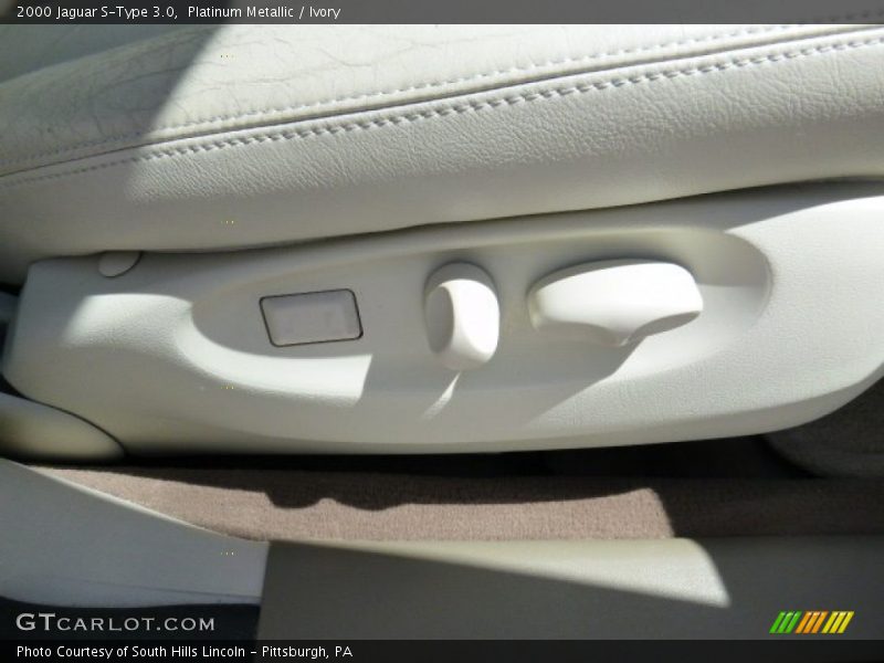 Platinum Metallic / Ivory 2000 Jaguar S-Type 3.0