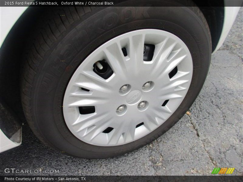 Oxford White / Charcoal Black 2015 Ford Fiesta S Hatchback