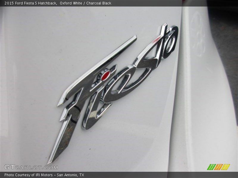 Oxford White / Charcoal Black 2015 Ford Fiesta S Hatchback