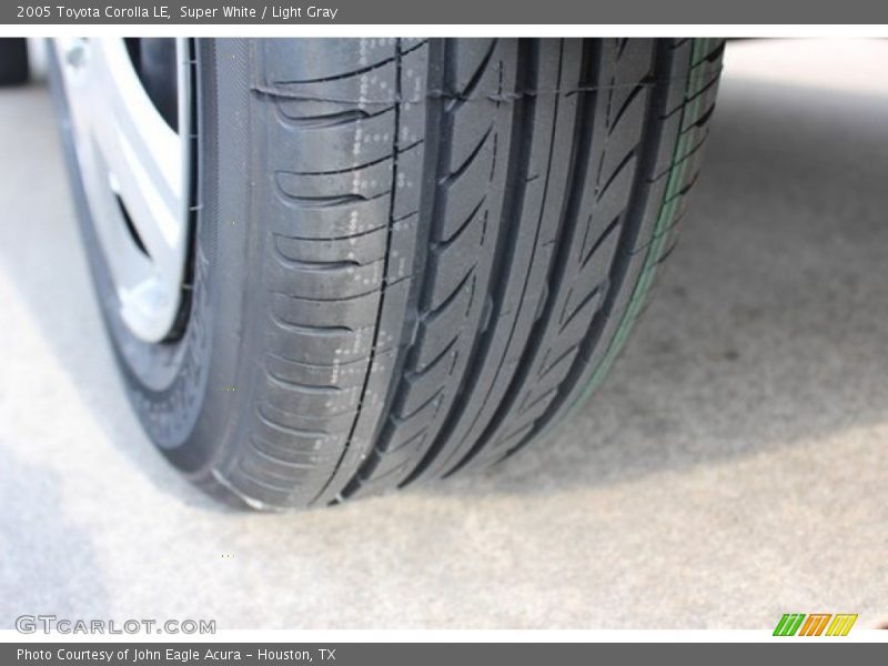 Super White / Light Gray 2005 Toyota Corolla LE