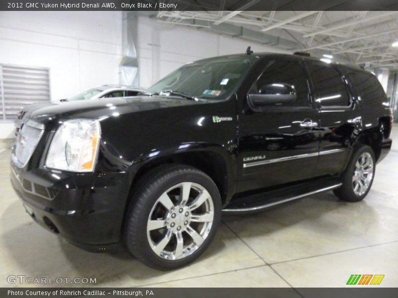 Front 3/4 View of 2012 Yukon Hybrid Denali AWD