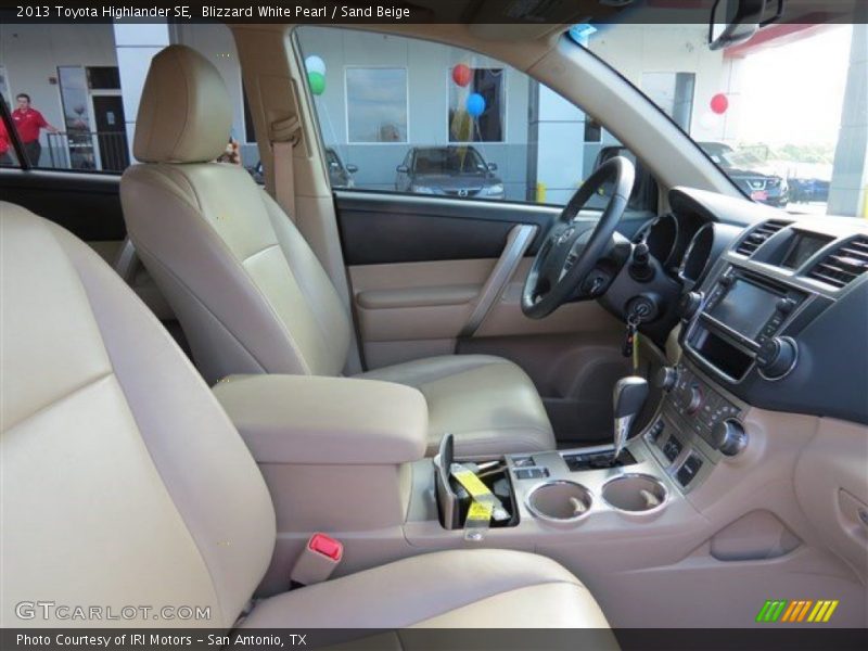 Blizzard White Pearl / Sand Beige 2013 Toyota Highlander SE